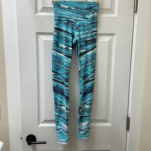 LIKE NEW! Lululemon Wunder Under Hi-Rise Tight - Picture 4 of 12